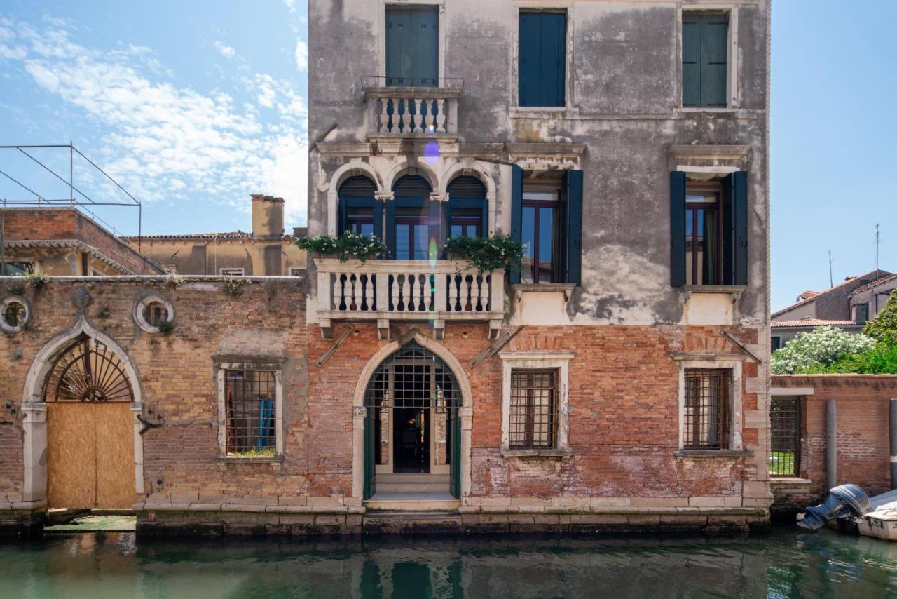 Canal View Apartment *