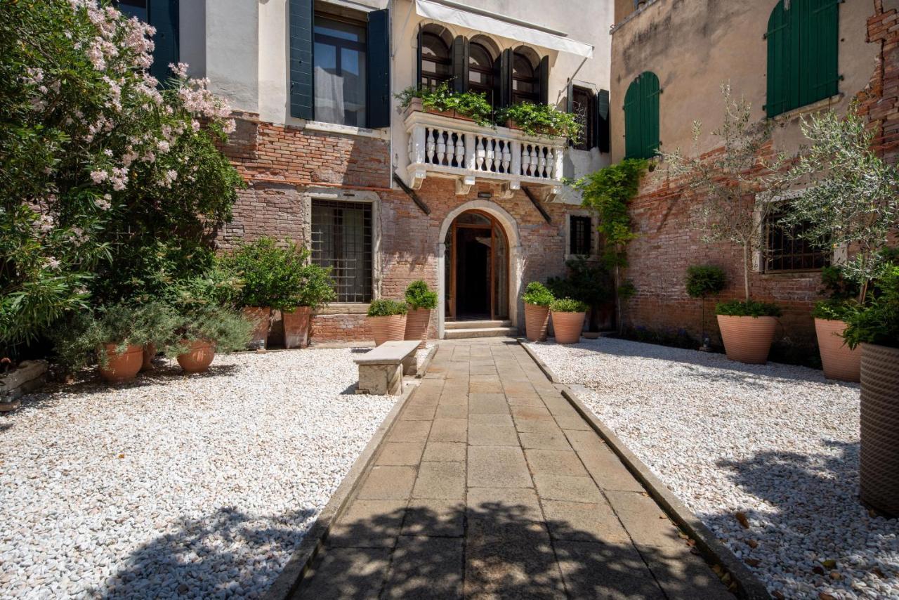Canal View Apartment Venice
