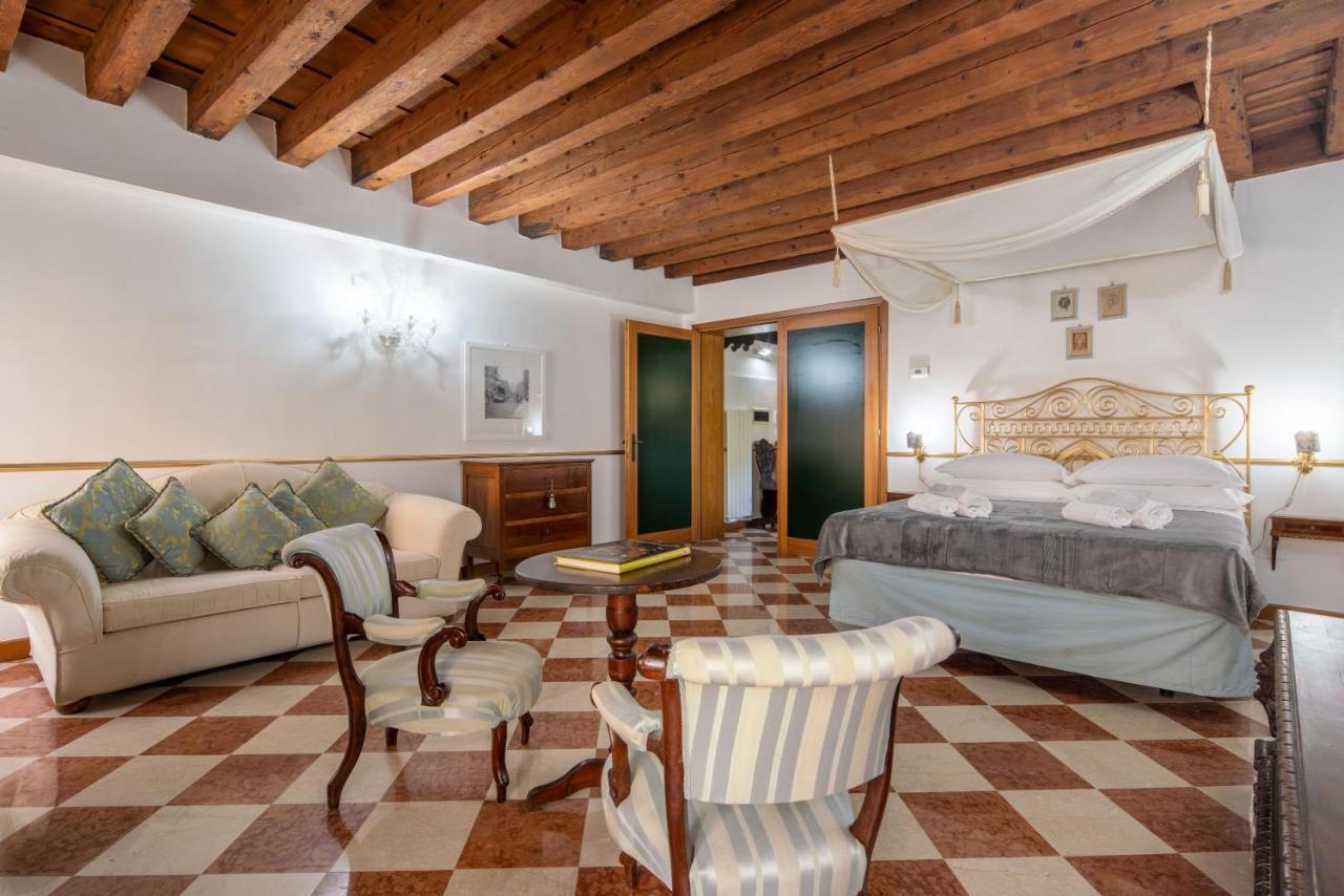 Canal View Apartment *